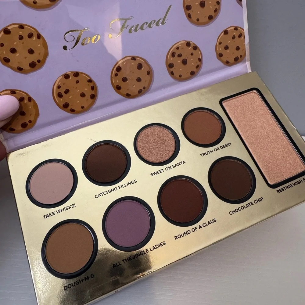 🍪Too Faced Christmas Bake Shoppe Chocolate Chip Palette - Picture 7 of 7